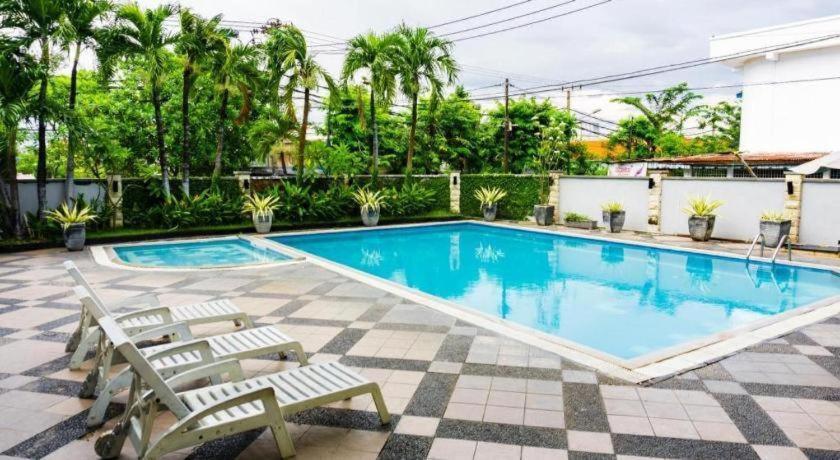 Country Heritage Resort Hotel Surabaya Luaran gambar