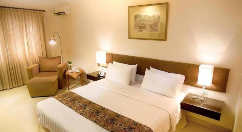 Country Heritage Resort Hotel Surabaya Luaran gambar